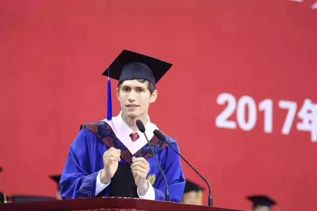 燕京学堂美国学子艾文的“和而不同”