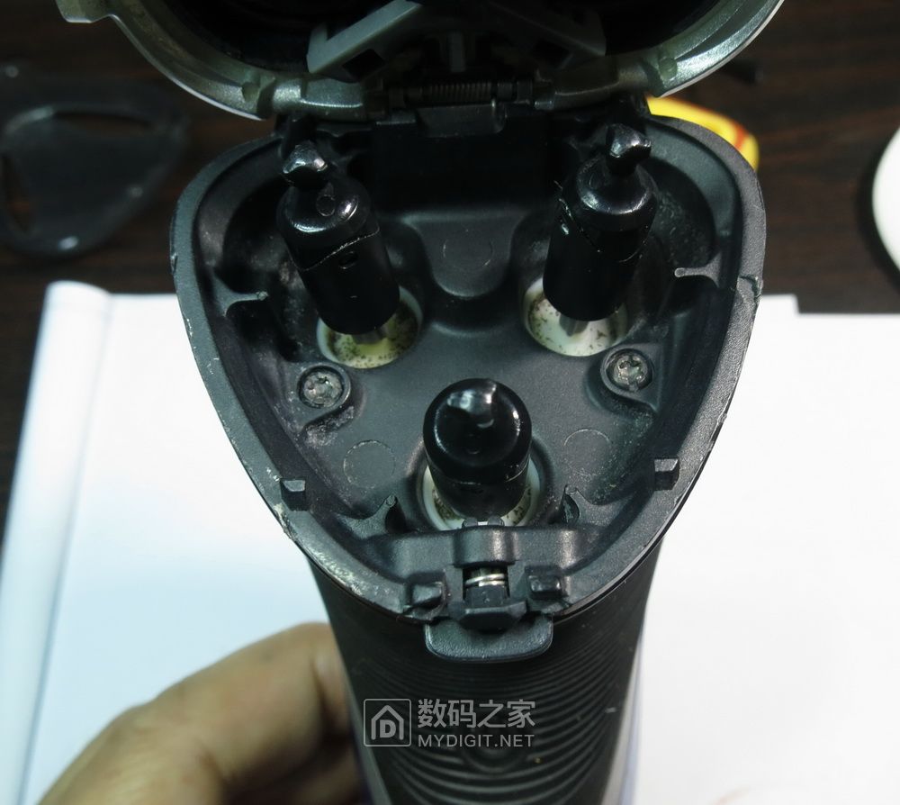 飞利浦三头剃须刀刀头拆卸清洗,传统剃须刀剃须的感受