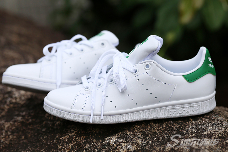 阿迪达斯绿尾真假怎么鉴别,阿迪达斯绿尾怎么辨真假