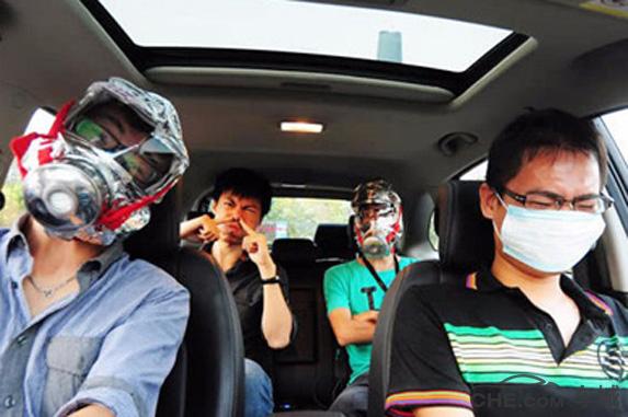 夏天汗水多怎样去除车内的异味,车内异味怎么彻底清除夏天