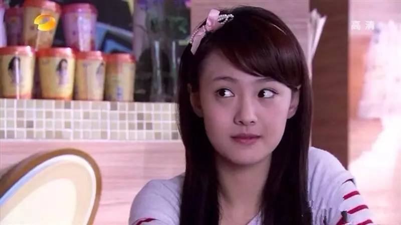 郑爽泪沟、眼袋明显到糊住镜头，学生*党**们的通病该怎么治？