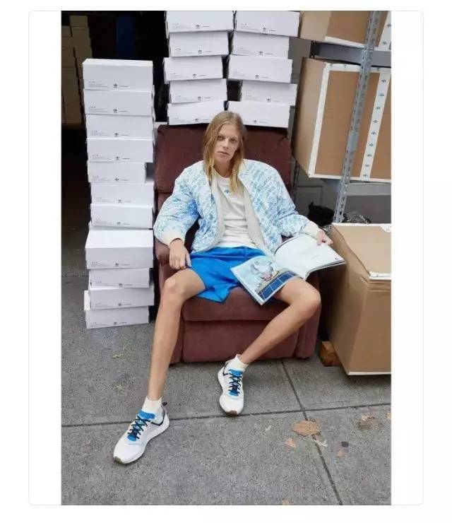 活久见大牌联名,lv衣服上面有个supreme联名是真的吗