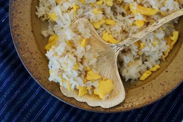 满心欢喜地等了这个快递整整1个月，却在拆开包装的瞬间傻了眼