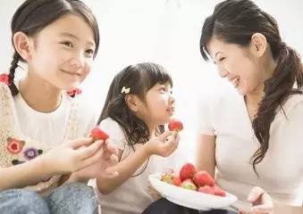 12个月以下的婴儿不建议喝果汁,给宝宝喝果汁的几个误区你知道吗