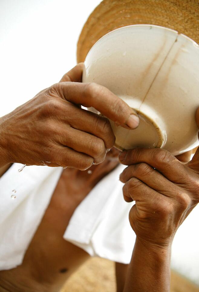 夏天喝冰啤酒的正确姿势,夏天喝冰镇啤酒简直不要太爽