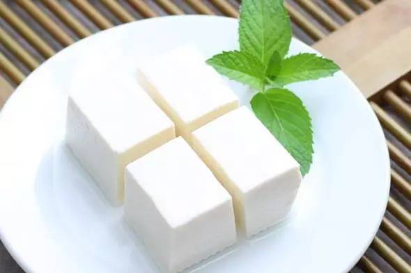 「小健辟谣」吃豆制品容易得乳腺癌VS吃豆制品容易永葆十八岁，我到底能补能吃豆呢？！