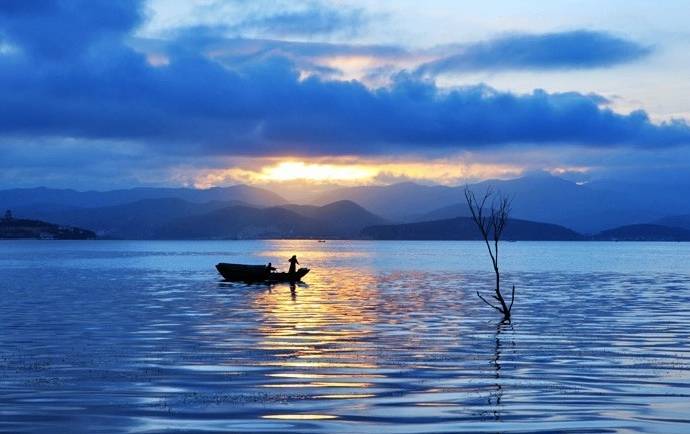 云南旅游全攻略自由行美食,别再问攻略