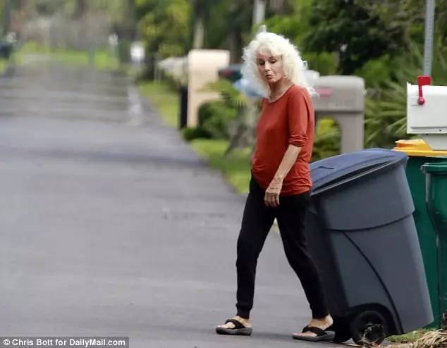 一男子买彩票中2174万,夫妇买彩票三个亿