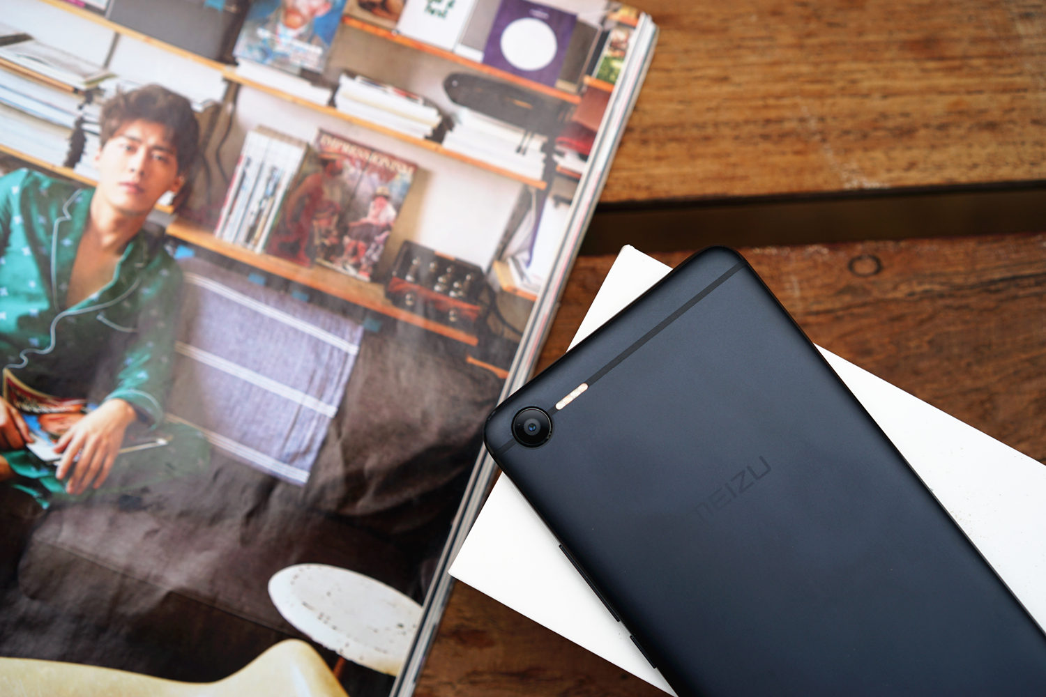 魅蓝e2闪光灯测评,魅蓝E2有什么优点