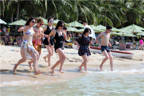 有些人不知哪里好但谁都代替不了,有些人说不上哪里好但谁都替不了