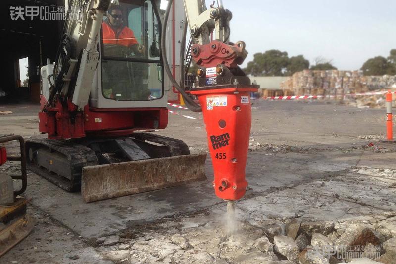 挖掘机都有破碎锤吗,挖掘机上破碎锤是什么