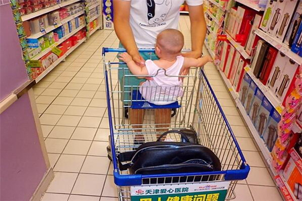 夏天安全出行,带宝宝去超市?这些安全隐患你一定要知道!