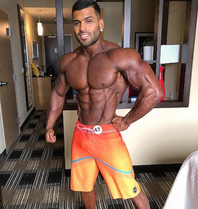 扁平胸要多久才能练出合格胸肌,方形胸肌与圆形胸肌对比图片