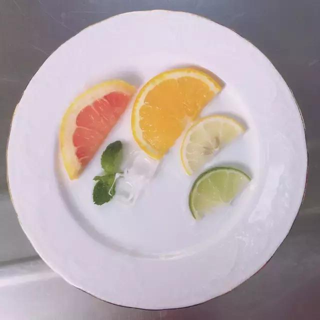 蹦野迪不如吃果盘，如何用20块在上海街头打败妖艳*货贱**？