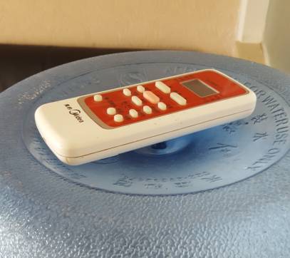 淘宝上卖的万能遥控器,小伙无意间得到了万能遥控器