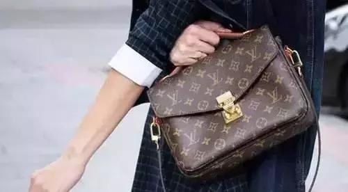 lv邮差包经典款式,lv最值得购买的款式