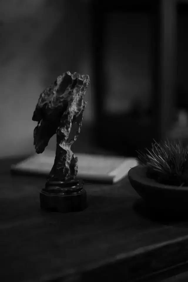 古人如何布置温馨的书房,书房除了文房四宝还摆什么