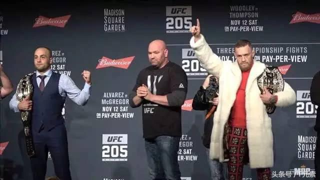 今天谁穿了皮草？终极拳王穿皮草迎击“世纪之战”！