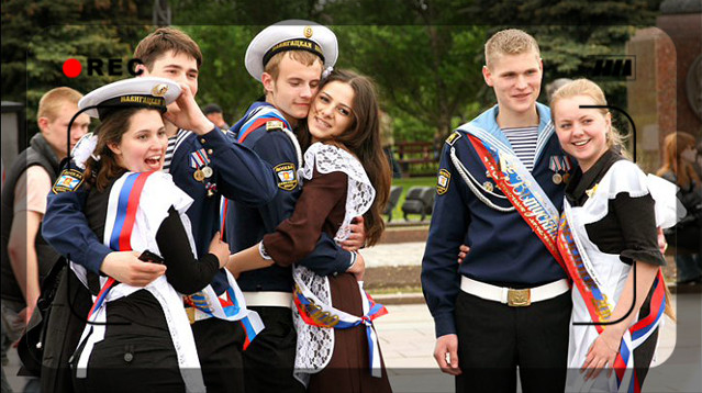 校服大比拼哪个国家的校服更丑,各国校服比拼小视频