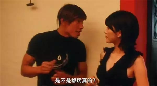 还记得《古惑仔3》被乌鸦拍照的方婷吗？前夫是成龙保镖卢惠光