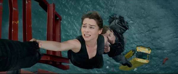 她在《权力的游戏》里一脱成名，却从此走上了实力派的光辉大道