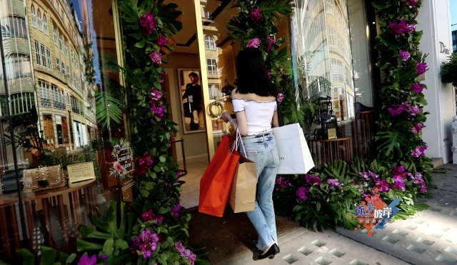 全球一半的奢侈品被中国人买,全世界的奢侈品都被中国人买了