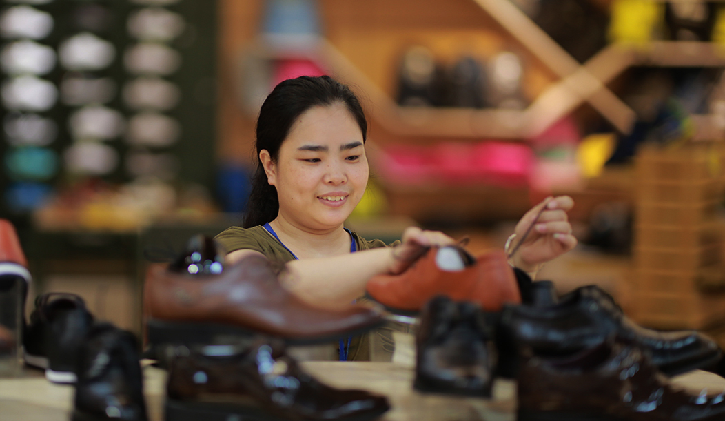 国产1.4定焦大光圈镜头,国产镜头1.7光圈