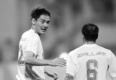 中国球员骂球迷,中国球员在球场上被骂