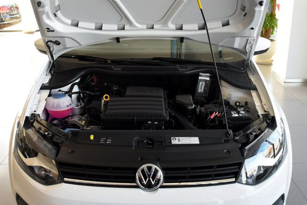 起亚k2和polo哪个更好,polo和k2哪个值得入手