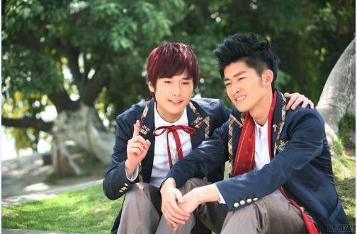 校服一个*绑捆**着我们青春的东西