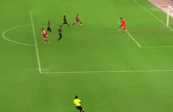 裁判判罚再惹争议,英裁判谈争议判罚