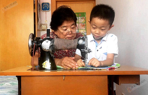 老式缝纫机承载着三代人的爱,60年代老式缝纫机回忆