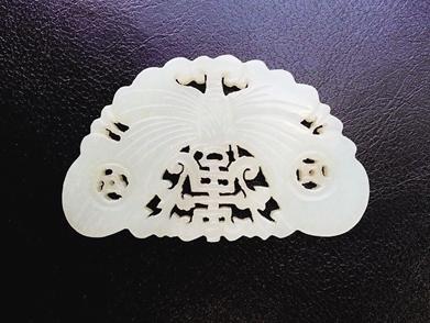 和田玉镂空心心相印玉佩,和田碧玉吊坠蝴蝶寓意