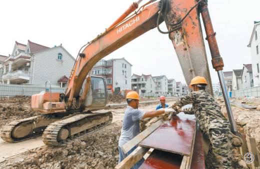 「城事」热浪滚滚仍坚守他们在浦东迎接着“烤”验→