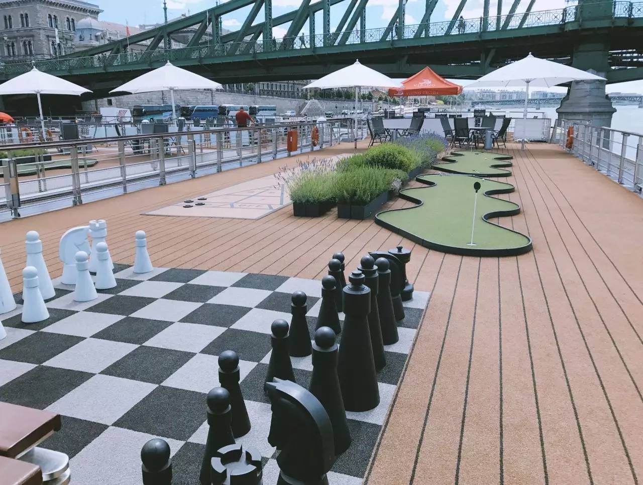 我生活在妙不可言的等待中,我们的生活在妙不可言的等待中