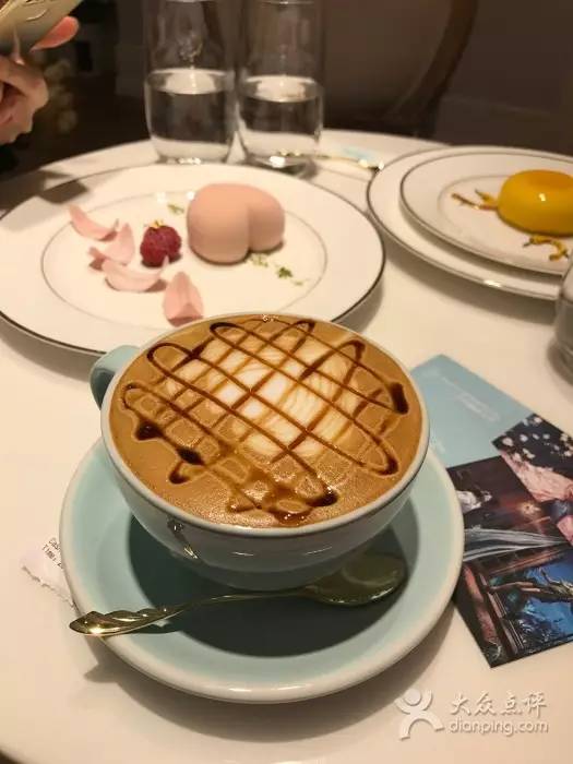 不要随便提甜品店，我怕克制不住拍照的欲望！