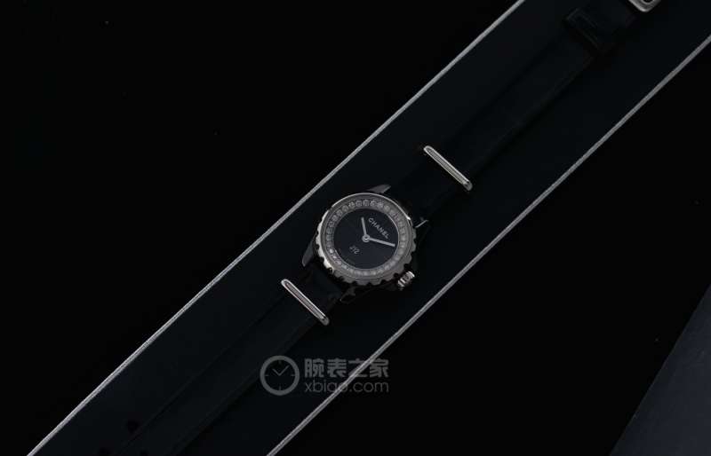 香奈儿j12粉色光芒腕表,香奈儿j12黑陶瓷手表满钻