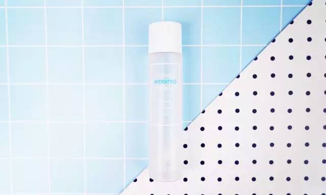 价格700左右的爽肤水,4900元的化妆水