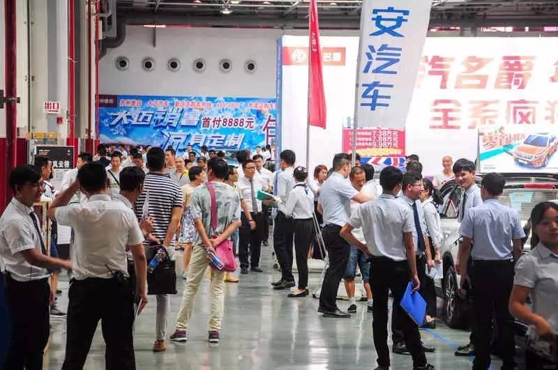 因为一个小男孩，他被评为“最暖心”车博会！