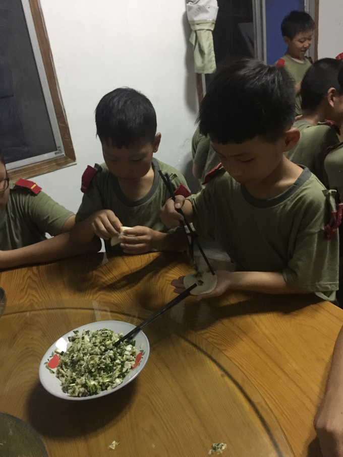 7天军营夏令营结束,网瘾少年军营蜕变