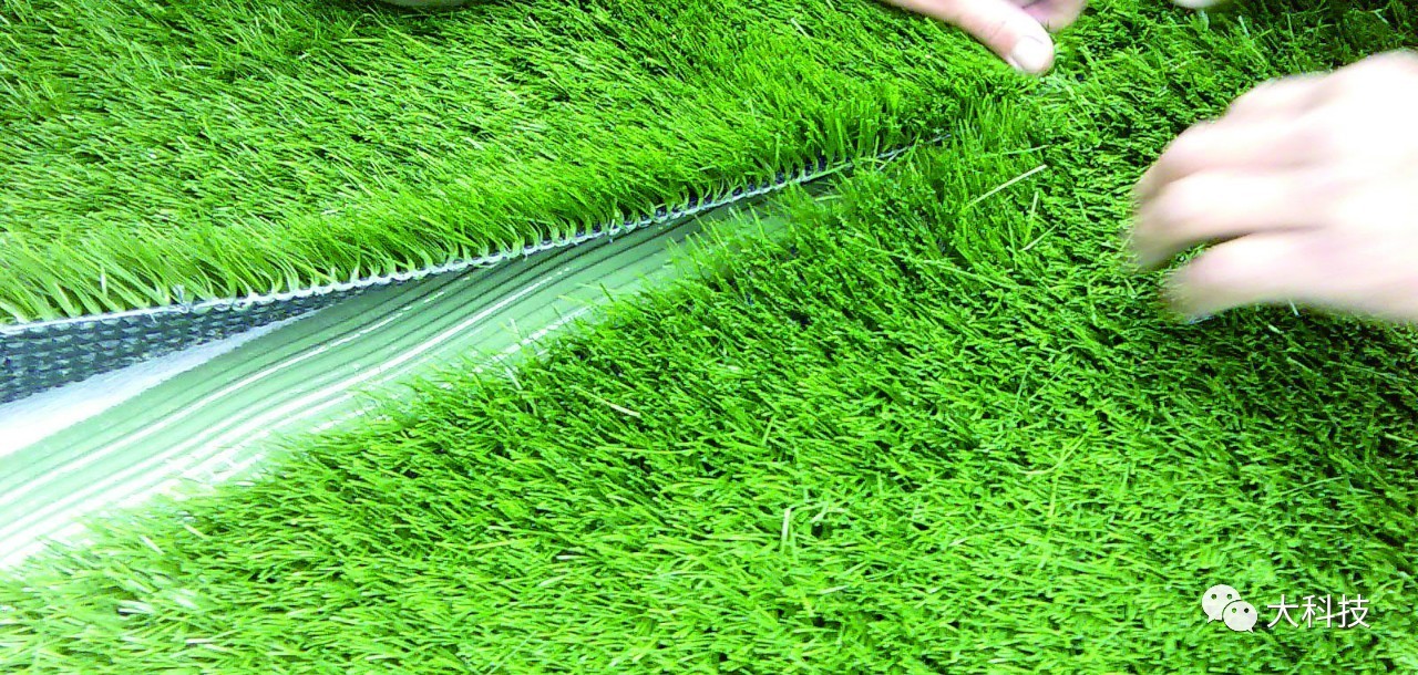 人造草坪足球场施工,人造草坪静电怎样消除