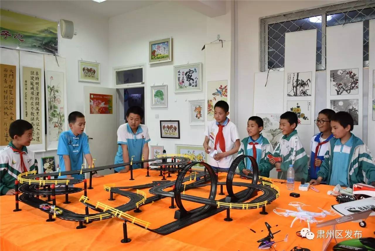 体育剪纸图片踢足球,关于踢足球的剪纸视频