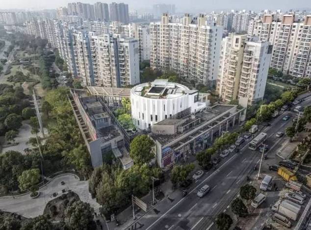 “幸运草”、“水晶盒”……这些地铁、公交站附近竟有如此魔幻的建筑