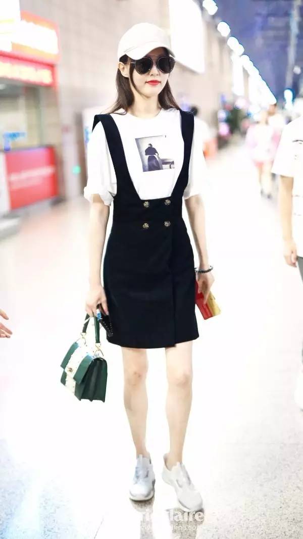 有了大幂幂的基础款女神示范，我把海量白底印花美T穿了个遍