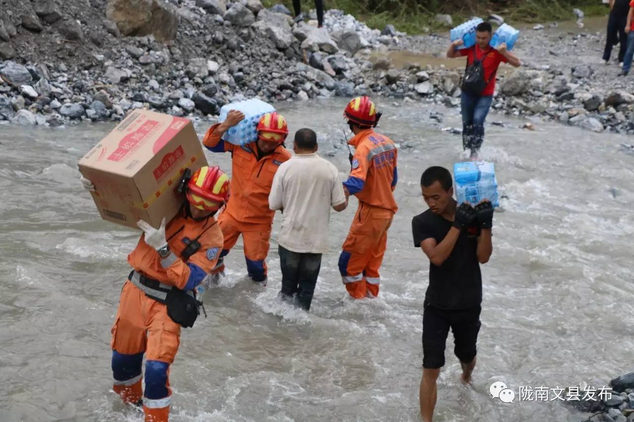 突如其来的冰雹让人措手不及,突如其来的地震告诉我们珍惜当下