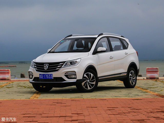 宝骏5602015手动舒适型驾驶体验,宝骏560驾驶功能键视频讲解