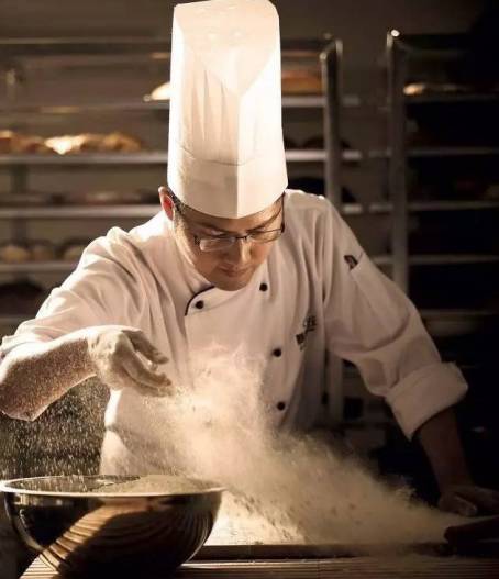 青岛排队的面包店,青岛最便宜的面包店永远都在排队