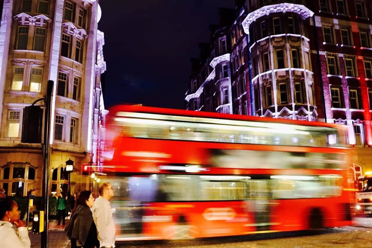 坐火车游欧洲视频,坐着火车游英国