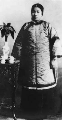 是谁成就了这个影响三代国家领袖的传奇家族?