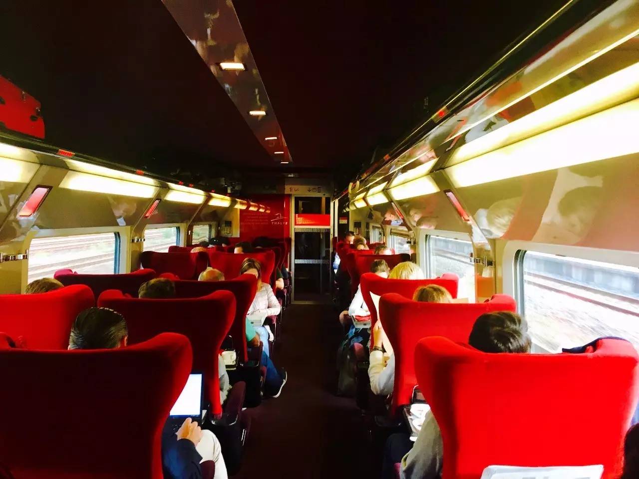 坐火车游欧洲视频,坐着火车游英国